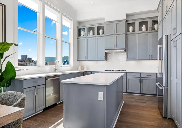 Photo 1 of Townhouse for sale at 215 Carroll St, Fort Worth, TX 76107 | MLS# 21298409 | Listing updated on 2026-09-19