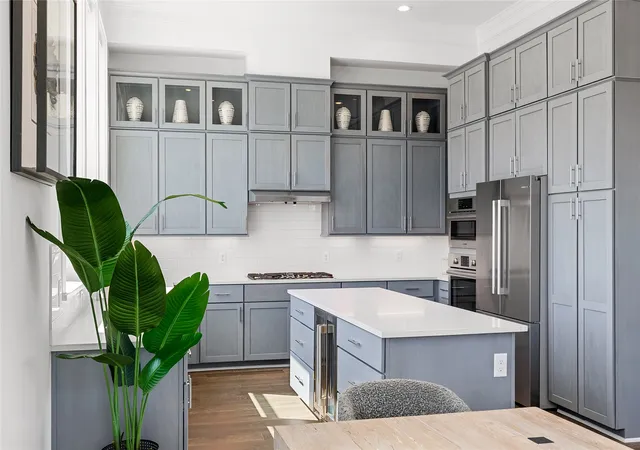 Photo 2 of Townhouse for sale at 215 Carroll St, Fort Worth, TX 76107 | MLS# 21298409 | Listing updated on 2026-09-19