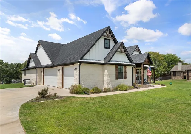 Photo 3 of Single family home for sale at 480 County Road 1927, Yantis, TX 75497 | MLS# 21298503 | Listing updated on 2026-10-02