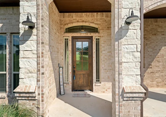 Photo 3 of Single family home for sale at 1055 Meadow Wood Ter, Azle, TX 76020 | MLS# 21294878 | Listing updated on 2026-09-12