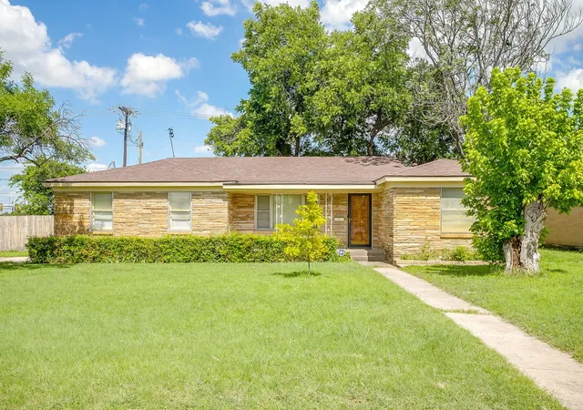 Photo 1 of Single family home for sale at 601 Perry Dr, Fort Worth, TX 76108 | MLS# 21295211 | Listing updated on 2026-09-10