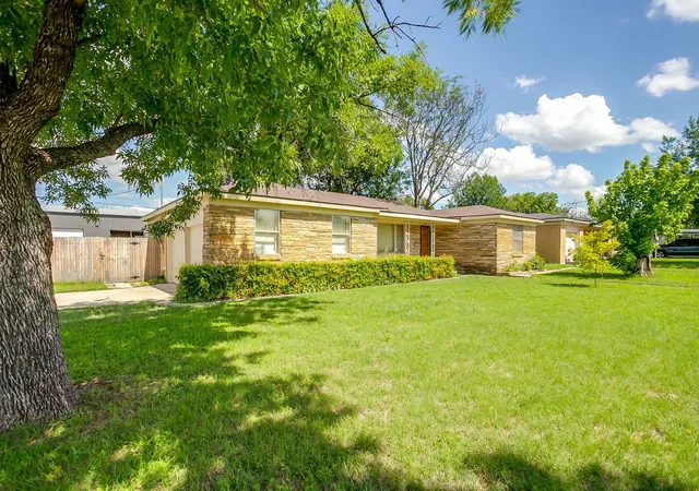 Photo 2 of Single family home for sale at 601 Perry Dr, Fort Worth, TX 76108 | MLS# 21295211 | Listing updated on 2026-09-10