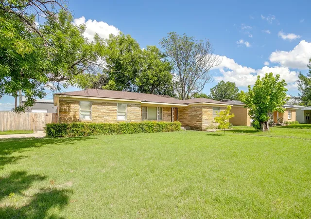 Photo 3 of Single family home for sale at 601 Perry Dr, Fort Worth, TX 76108 | MLS# 21295211 | Listing updated on 2026-09-10