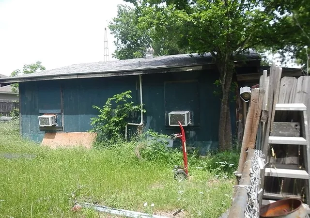 Photo 3 of Sale Pending at 319 Church Ave, Waco, TX 76706 | MLS# 21297915 | Listing updated on 2026-09-08