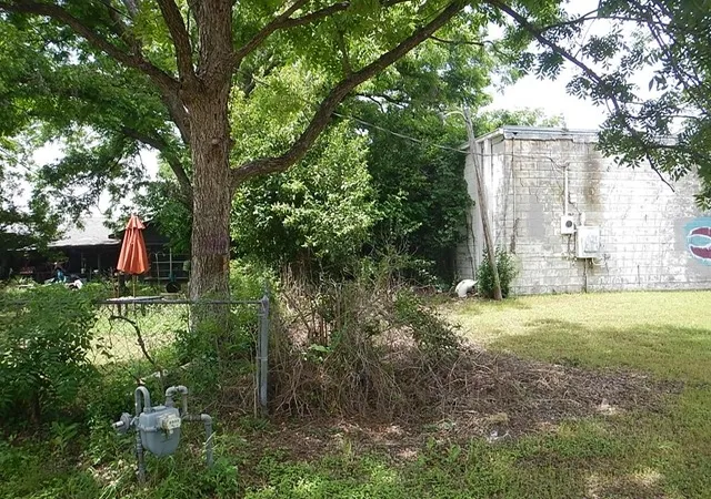 Photo 3 of Sale Pending at 319 Church Ave, Waco, TX 76706 | MLS# 21297915 | Listing updated on 2026-09-08