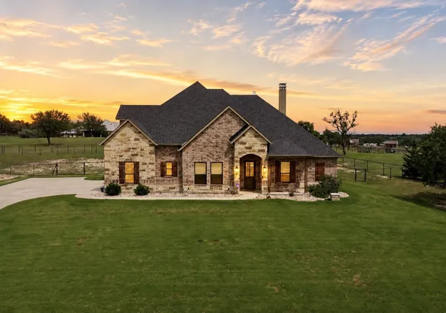 Photo 1 of Single family home for sale at 115 Trace Dr, Weatherford, TX 76087 | MLS# 21288393 | Listing updated on 2026-09-12