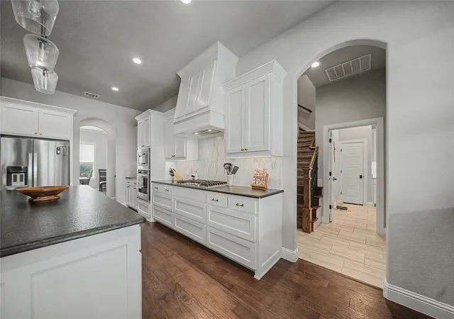 Photo 3 of Single family home for sale at 115 Trace Dr, Weatherford, TX 76087 | MLS# 21288393 | Listing updated on 2026-10-03