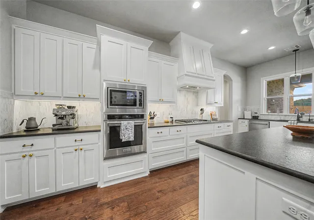 Photo 4 of Single family home for sale at 115 Trace Dr, Weatherford, TX 76087 | MLS# 21288393 | Listing updated on 2026-10-03