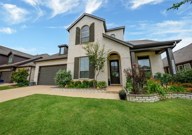 Photo 2 of Sale Pending at 1305 Mill Pl, Aubrey, TX 76227 | MLS# 21287187 | Listing updated on 2026-09-23