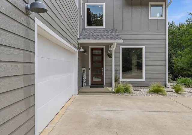 Photo 3 of Single family home for sale at 521 Diamond Point Dr, Little Elm, TX 75068 | MLS# 21237992 | Listing updated on 2026-09-09