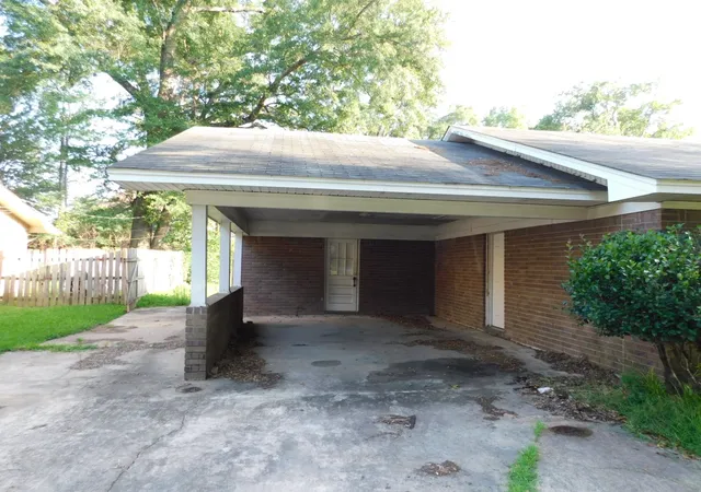 Photo 3 of Single family home for sale at 45 Broadmoor Dr, Texarkana, AR 71854 | MLS# 21298838 | Listing updated on 2026-09-29