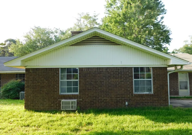 Photo 4 of Single family home for sale at 45 Broadmoor Dr, Texarkana, AR 71854 | MLS# 21298838 | Listing updated on 2026-09-29