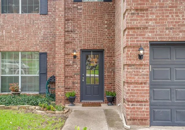 Photo 3 of Single family home for sale at 2137 Country Brook Dr, Weatherford, TX 76087 | MLS# 21291615 | Listing updated on 2026-09-14