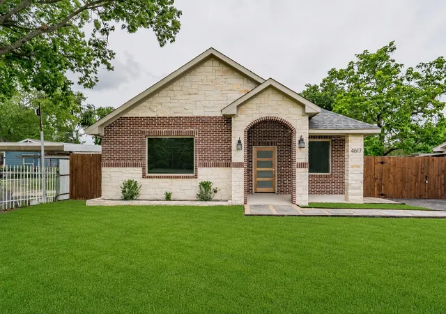 Single family home for sale at 4617 Merida Ave, Fort Worth, TX 76115 | MLS# 21298595