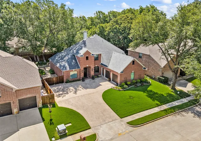 Photo 2 of Single family home for sale at 820 Glen Garry Dr, Flower Mound, TX 75022 | MLS# 21291345 | Listing updated on 2026-09-18