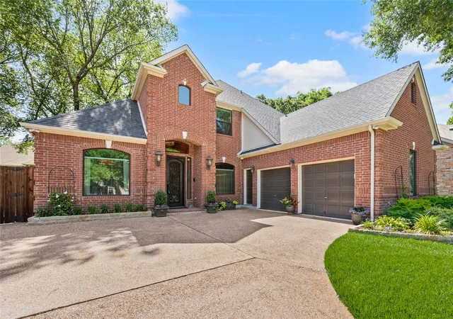 Photo 3 of Single family home for sale at 820 Glen Garry Dr, Flower Mound, TX 75022 | MLS# 21291345 | Listing updated on 2026-09-18
