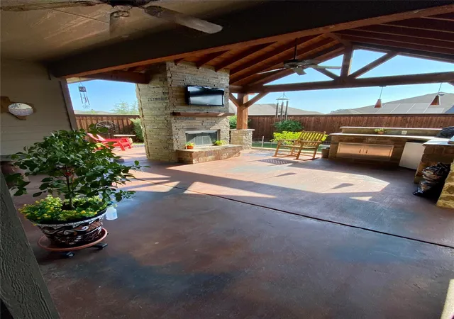 Photo 1 of Single family home for sale at 279 Marina Dr, Azle, TX 76020 | MLS# 21298895 | Listing updated on 2026-09-13