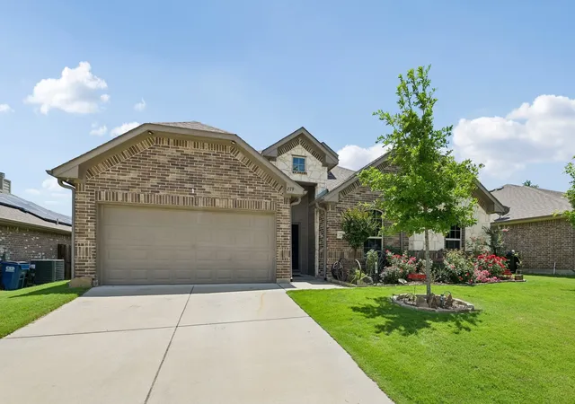 Photo 3 of Single family home for sale at 279 Marina Dr, Azle, TX 76020 | MLS# 21298895 | Listing updated on 2026-09-13