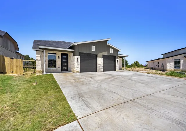 Photo 1 of Townhouse for sale at 1301 Lone Pine Wy, Killeen, TX 76543 | MLS# 21298902 | Listing updated on 2026-09-12