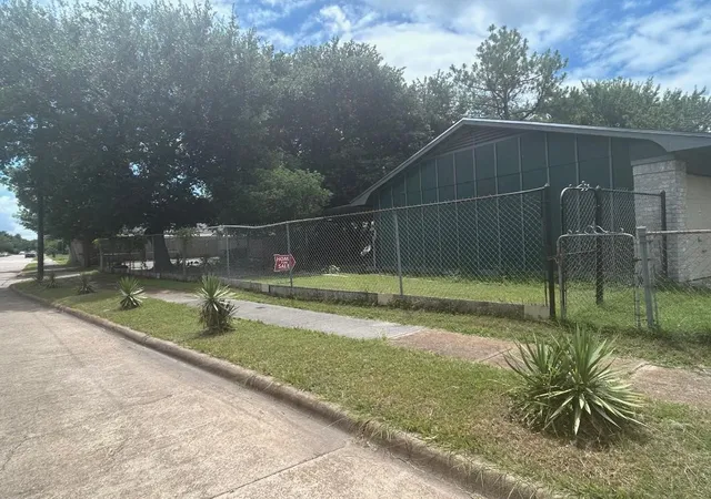 Photo 2 of Single family home for sale at 1670 Bending Oaks Trl, Dallas, TX 75217 | MLS# 21298939 | Listing updated on 2026-09-09