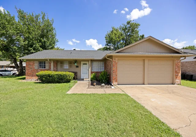 Photo 1 of Single family home for sale at 401 Langley Ave, Fort Worth, TX 76140 | MLS# 21299029 | Listing updated on 2026-09-11