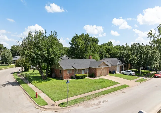 Photo 2 of Single family home for sale at 401 Langley Ave, Fort Worth, TX 76140 | MLS# 21299029 | Listing updated on 2026-09-11