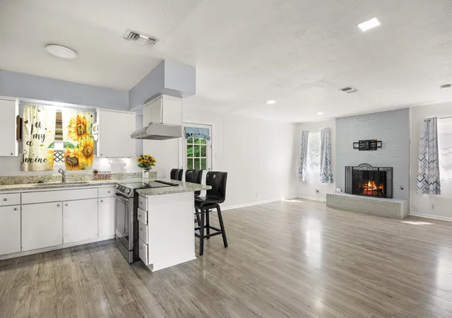 Photo 3 of Single family home for sale at 401 Langley Ave, Fort Worth, TX 76140 | MLS# 21299029 | Listing updated on 2026-09-11