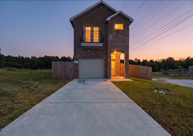 Photo 2 of Single family home for sale at 5017 Pickett St, Greenville, TX 75401 | MLS# 21299131 | Listing updated on 2026-09-14