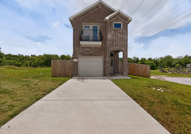 Photo 3 of Single family home for sale at 5017 Pickett St, Greenville, TX 75401 | MLS# 21299131 | Listing updated on 2026-09-14