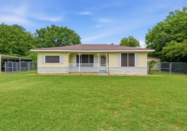 Photo 1 of Sale Pending at 108 Sandra Dr, Azle, TX 76020 | MLS# 21299121 | Listing updated on 2026-07-31
