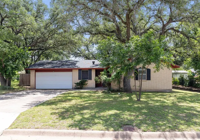 Photo 2 of Single family home for sale at 1604 Oakland Ter, Brownwood, TX 76801 | MLS# 21299007 | Listing updated on 2026-09-08