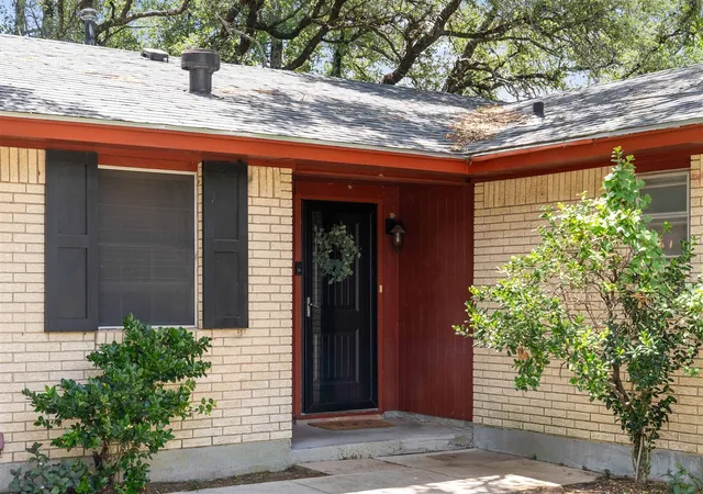 Photo 3 of Single family home for sale at 1604 Oakland Ter, Brownwood, TX 76801 | MLS# 21299007 | Listing updated on 2026-09-08