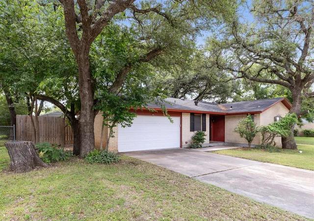 Photo 3 of Single family home for sale at 1604 Oakland Ter, Brownwood, TX 76801 | MLS# 21299007 | Listing updated on 2026-09-08