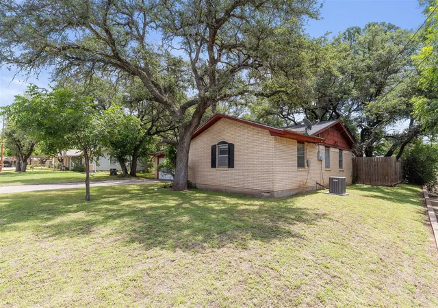 Photo 4 of Single family home for sale at 1604 Oakland Ter, Brownwood, TX 76801 | MLS# 21299007 | Listing updated on 2026-09-08