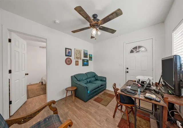 Photo 4 of House for sale at 1103 E Leon St, Gatesville, TX 76528 | MLS# 21299212 | Listing updated on 2026-10-05