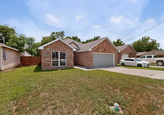 Photo 3 of Single family home for sale at 3407 Pickett St, Greenville, TX 75401 | MLS# 21299341 | Listing updated on 2026-09-14