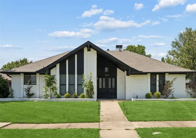 Photo 1 of Single family home for sale at 2405 Hanover Ct, Rowlett, TX 75088 | MLS# 21290110 | Listing updated on 2026-09-12