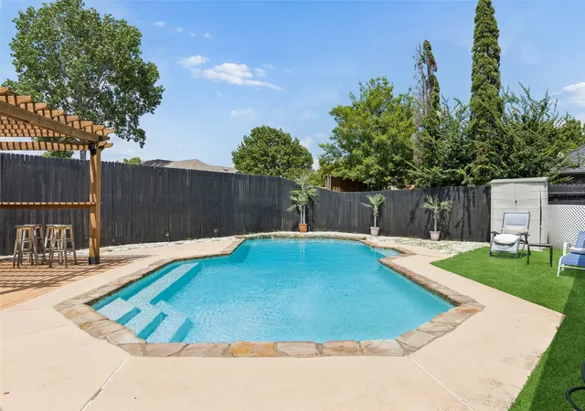 Photo 2 of Single family home for sale at 2405 Hanover Ct, Rowlett, TX 75088 | MLS# 21290110 | Listing updated on 2026-09-12