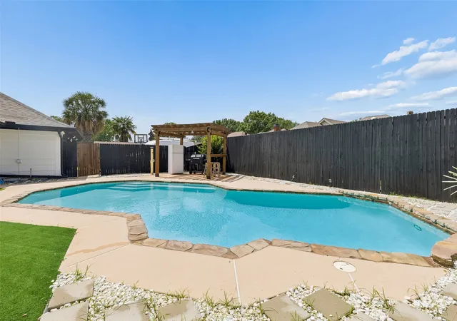 Photo 3 of Single family home for sale at 2405 Hanover Ct, Rowlett, TX 75088 | MLS# 21290110 | Listing updated on 2026-09-12