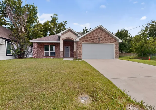 Photo 2 of Single family home for sale at 1615 Jones St, Greenville, TX 75401 | MLS# 21299433 | Listing updated on 2026-09-14