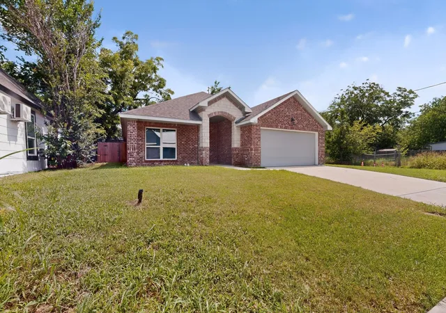 Photo 4 of Single family home for sale at 1615 Jones St, Greenville, TX 75401 | MLS# 21299433 | Listing updated on 2026-09-14