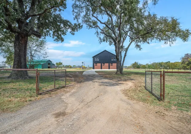 Photo 2 of Single family home for sale at 412 Vz County Road 1413, Van, TX 75790 | MLS# 21299080 | Listing updated on 2026-07-30