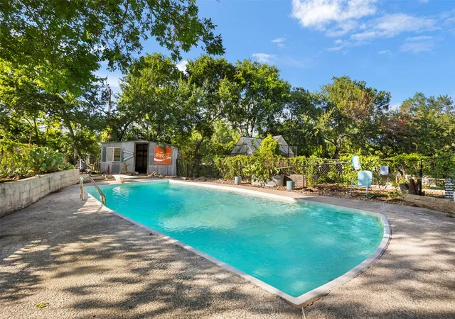 Photo 2 of Single family home for sale at 103 Cedar Dr, Red Oak, TX 75154 | MLS# 21294986 | Listing updated on 2026-09-15