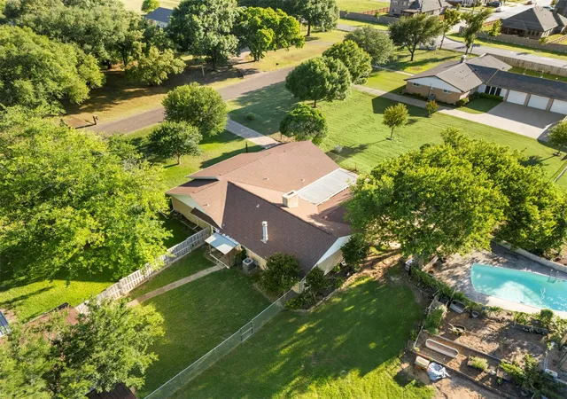 Photo 4 of Single family home for sale at 103 Cedar Dr, Red Oak, TX 75154 | MLS# 21294986 | Listing updated on 2026-10-01