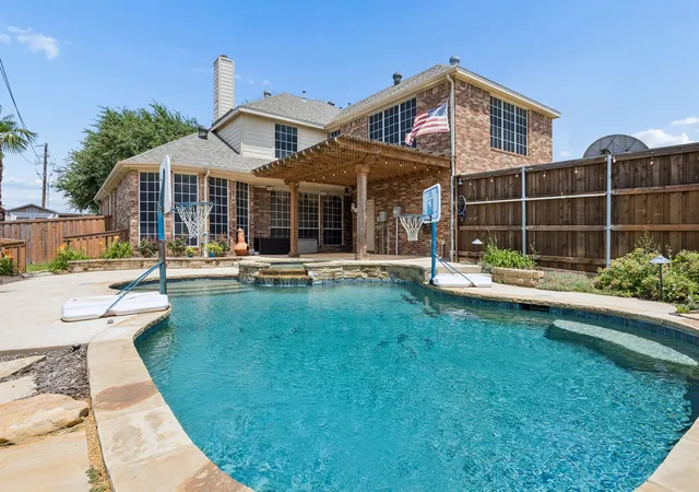 Photo 1 of Single family home for sale at 6421 Fairfield Dr, Rowlett, TX 75089 | MLS# 21298001 | Listing updated on 2026-10-05