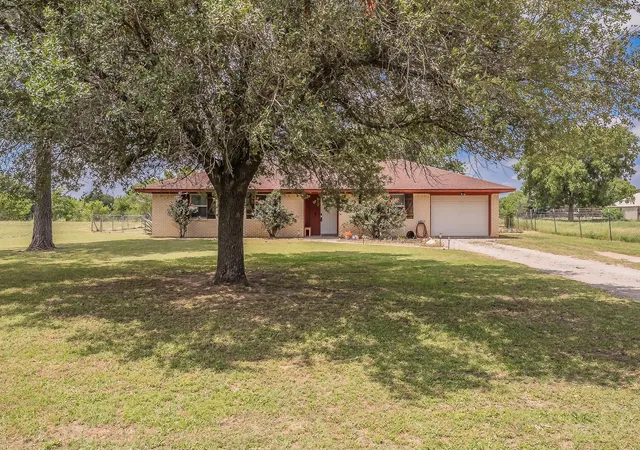 Photo 1 of Sale Pending at 350 S Pearson Ln, Azle, TX 76020 | MLS# 21275058 | Listing updated on 2026-09-16