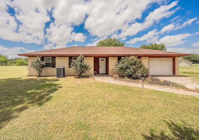 Photo 2 of Sale Pending at 350 S Pearson Ln, Azle, TX 76020 | MLS# 21275058 | Listing updated on 2026-09-16