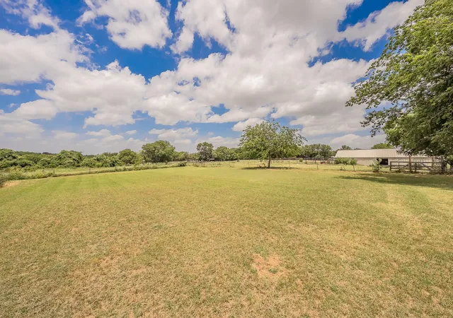Photo 3 of Sale Pending at 350 S Pearson Ln, Azle, TX 76020 | MLS# 21275058 | Listing updated on 2026-09-16