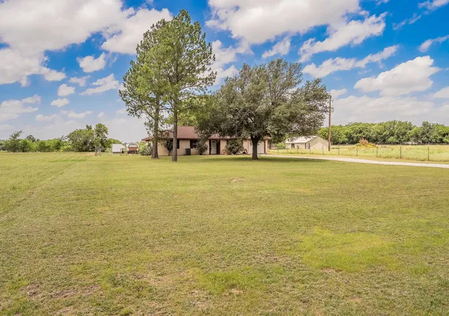Photo 3 of Sale Pending at 350 S Pearson Ln, Azle, TX 76020 | MLS# 21275058 | Listing updated on 2026-09-16