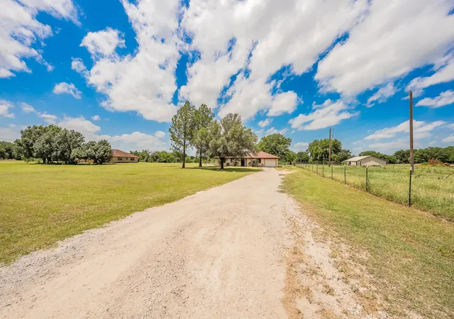 Photo 4 of Sale Pending at 350 S Pearson Ln, Azle, TX 76020 | MLS# 21275058 | Listing updated on 2026-09-16
